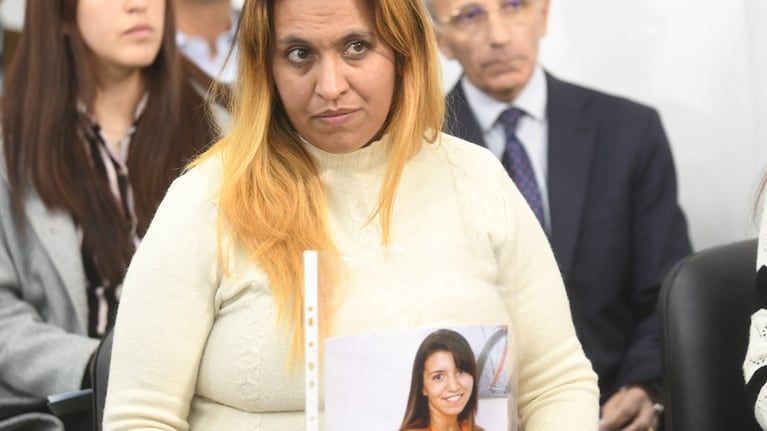 Sofía y el recuerdo de su hija Trinidad. (Foto: gentileza La Voz)