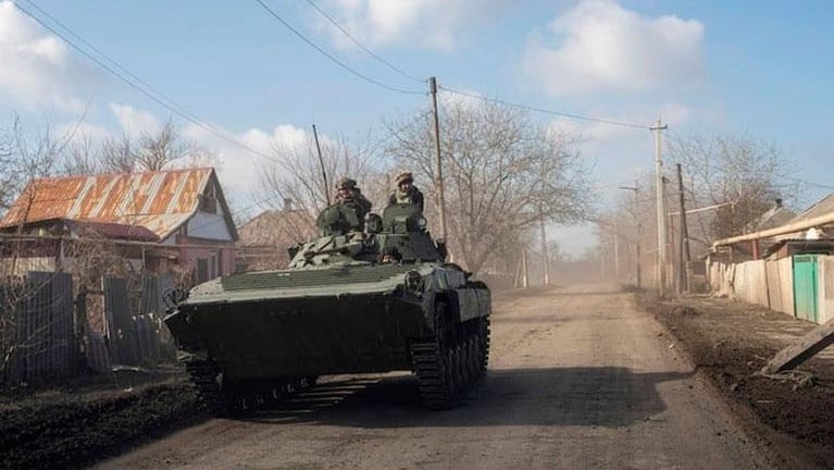 Soldados rusos acribillaron a un ucraniano desarmado y lo filmaron