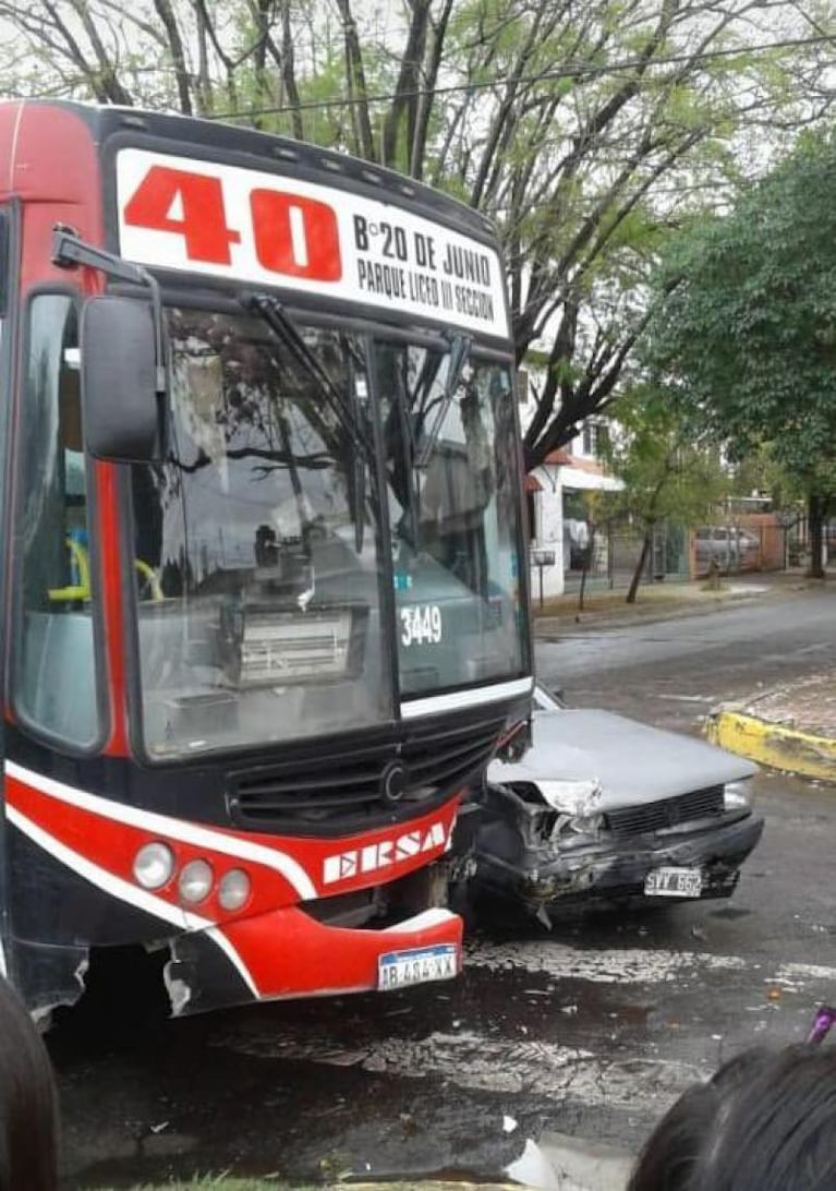 Solo dos de 90 colectivos de ERSA pasaron el ITV: uno chocó