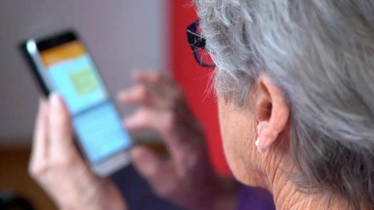 “Son $20.000 suegrita”: le bajaba el brillo al celular de su suegra y le cobraba cada vez que lo arreglaba