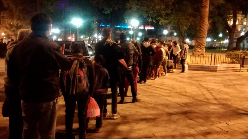 Son cientas las personas en Córdoba que dependen de la ayuda de otros para tener un plato de comida.