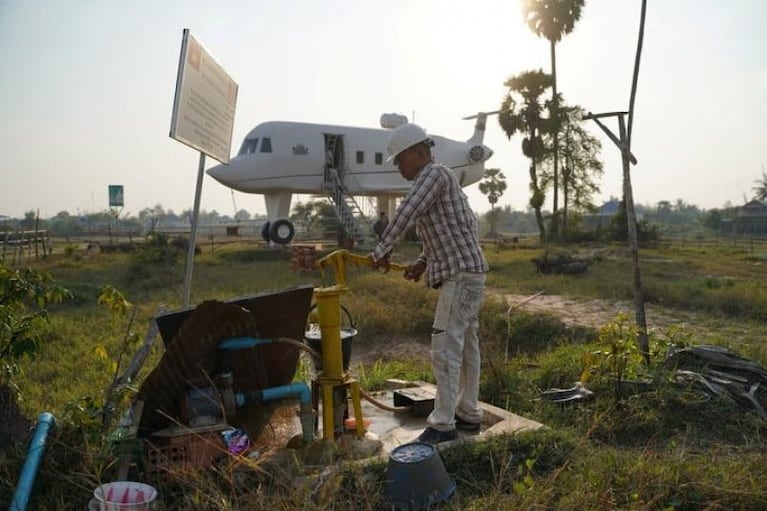 Soñaba con volar y terminó construyéndose una “casa avión”