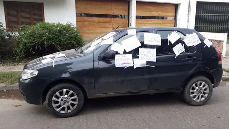 ¡Sorpresa! Así quedó el auto mal estacionado.