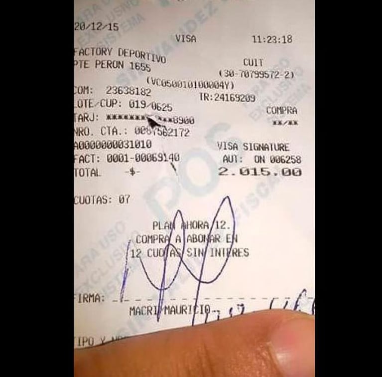 Sorpresa en el local: Macri entró y compró botines