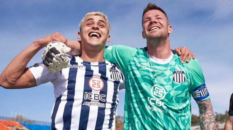 Sosa y Herrera, unidos por la ternura de una pequeña hincha de la T.