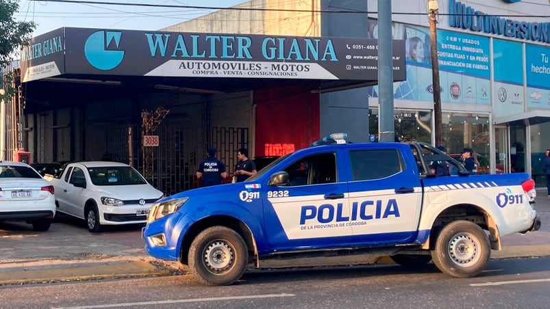 Sospechan de una pareja que quiso probar el auto.