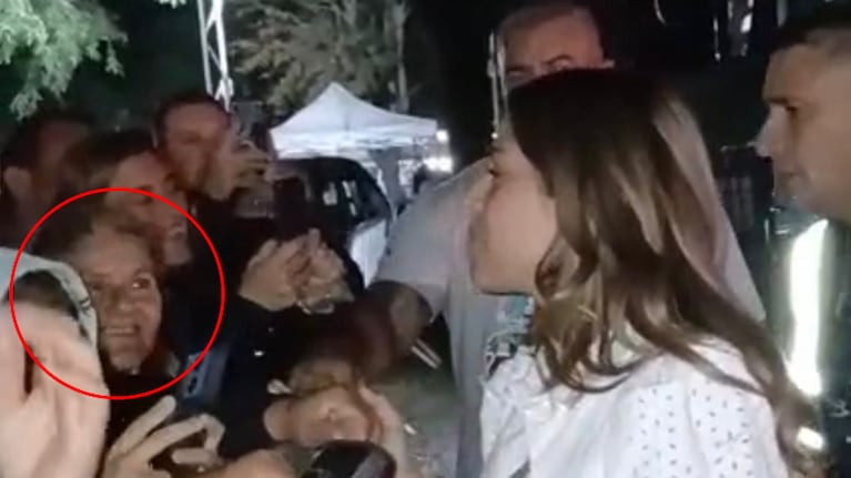 Stella Giorgis saludando a Euge Quevedo en Leones.