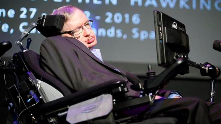 Stephen Hawking dedica su vida a la cosmología.