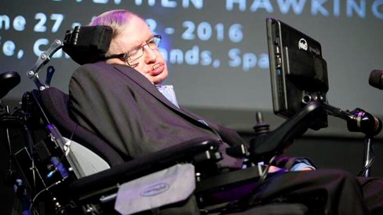 Stephen Hawking dedica su vida a la cosmología.