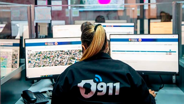Su bebé se ahogó con jarabe y lo salvó la operadora del 911 por teléfono: el audio desesperante