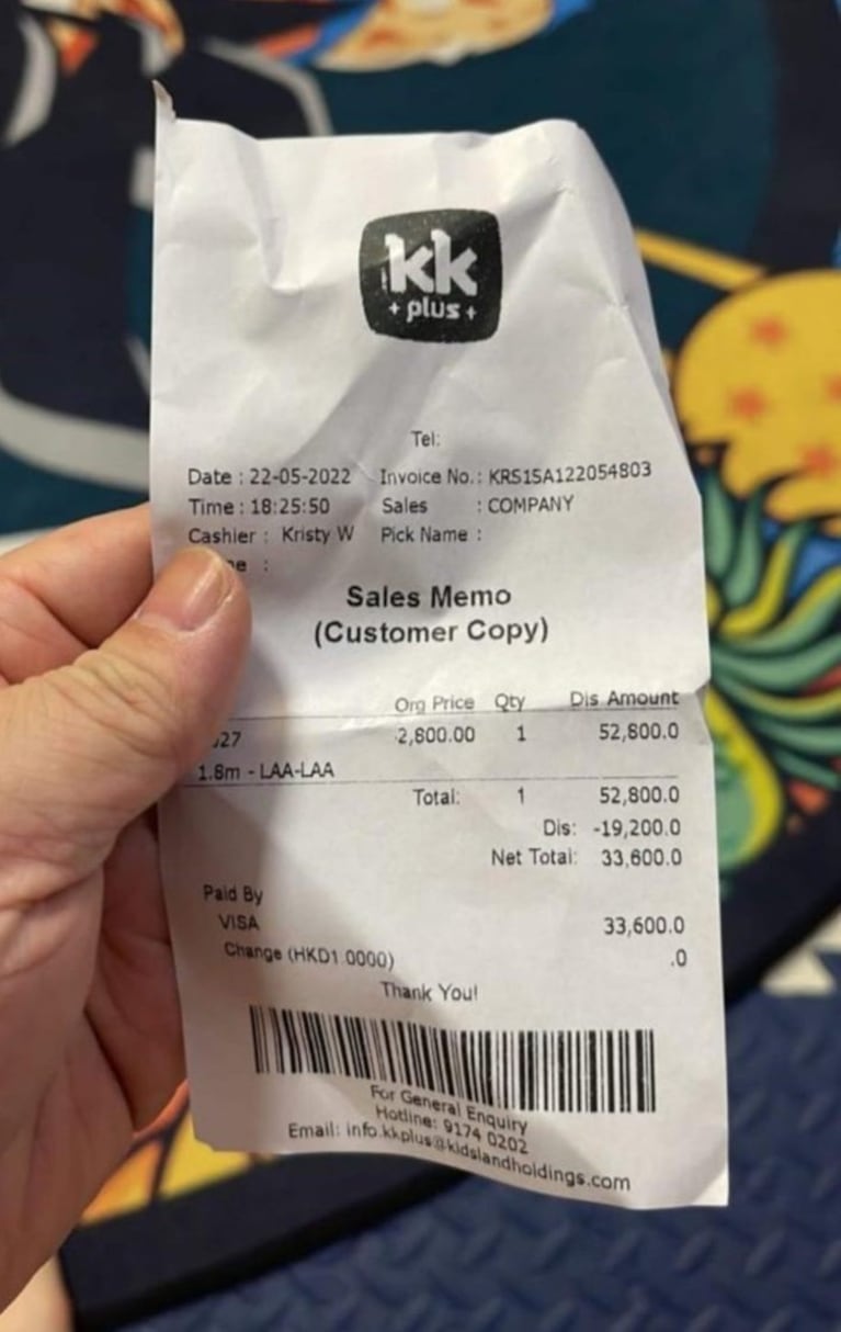 Su hijo rompió un Teletubby gigante en una juguetería y tuvieron que pagar 4.200 dólares. Foto Twitter.