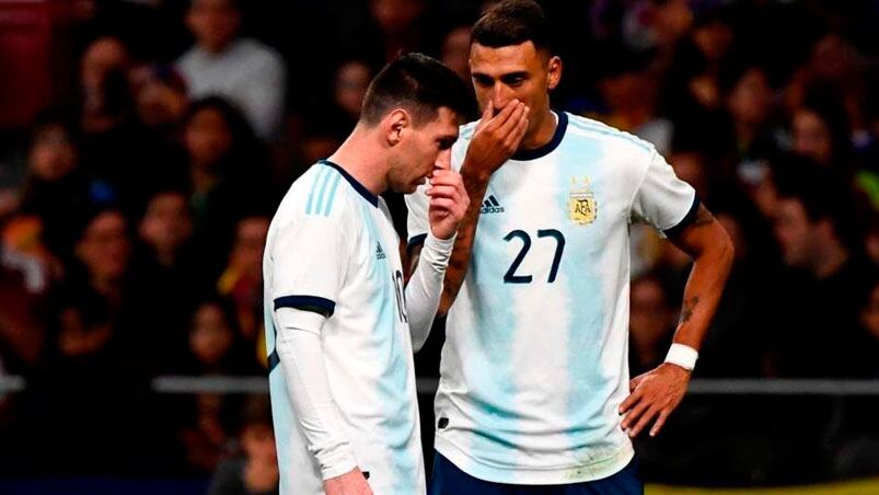 Suárez junto a Messi en el amistoso frente a Venezuela.