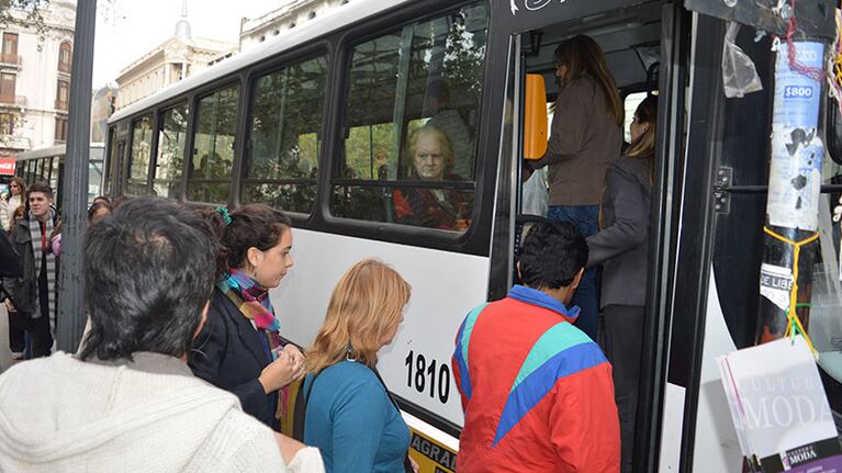 Subir al colectivo podría costar más caro en los próximos días.