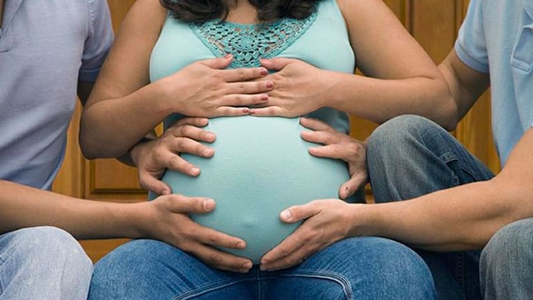 Subrogación de vientre en Villa María: la madre gestante dijo que será "el nidito que lo cuidará"