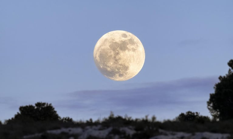 Superluna en Córdoba: a qué hora verla, qué significa y cuánto hay que esperar para que se repita