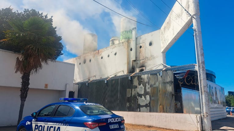 Susto en Córdoba: se incendió un edificio abandonado frente a la Mujer Urbana