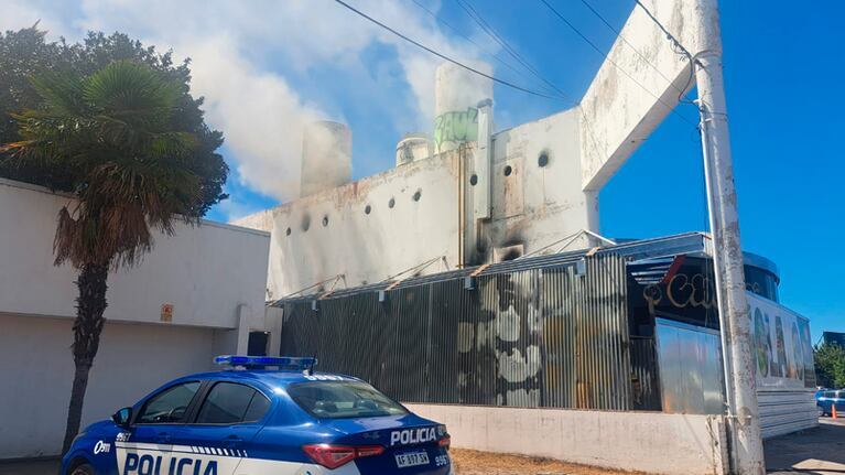 Susto en Córdoba: se incendió un edificio abandonado frente a la Mujer Urbana