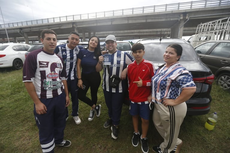 Talleres-Boca en un Kempes con dos hinchadas.