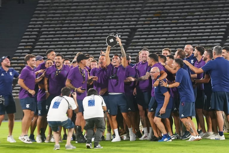 Talleres celebró el título con sus hinchas.