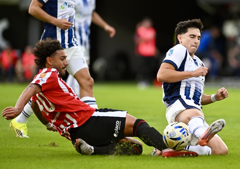 Talleres contra Estudiantes de La Plata.