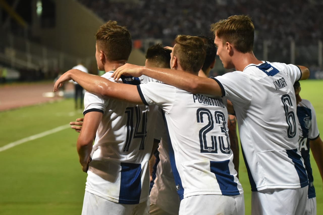 Talleres festejó en Córdoba y se lleva un 2-0 a Brasil. / Foto: Lucio Casalla ElDoce.tv