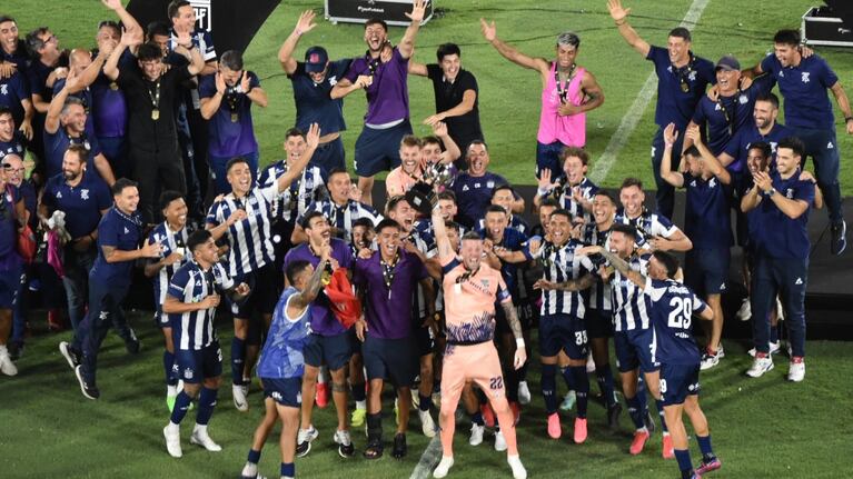 Talleres ganó en Paraguay