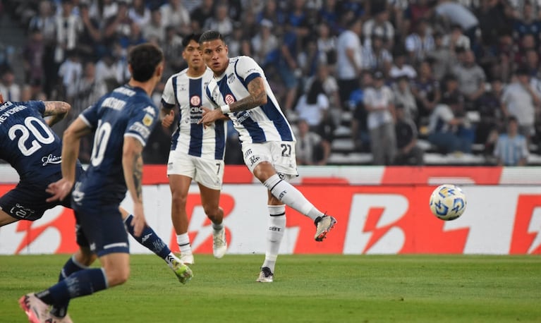 Talleres-Huracán en el Kempes.