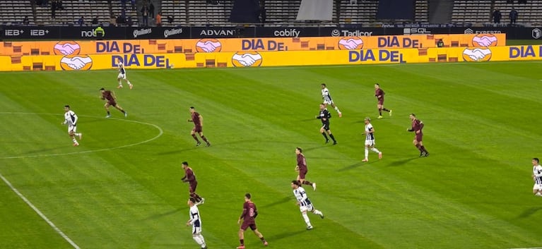 Talleres juega con Lanús en el Kempes.