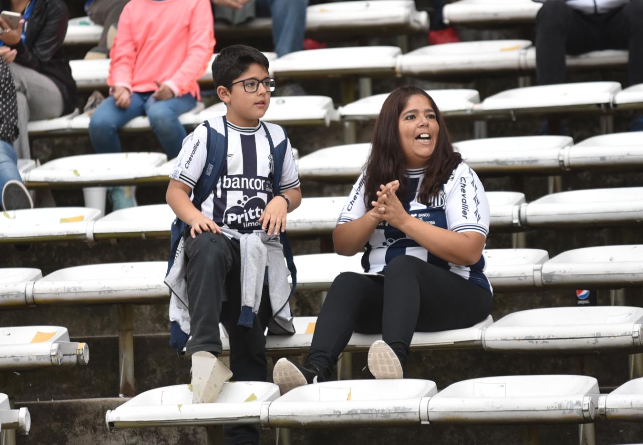 Talleres le ganó en los penales a San Martín de San Juan y pasó a octavos de la Copa Superliga. Fotos: Lucho Casalla.