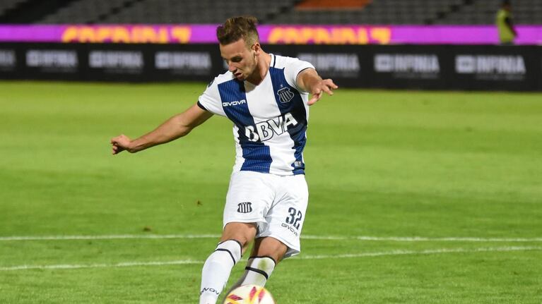 Talleres le ganó en los penales a San Martín de San Juan y pasó a octavos de la Copa Superliga. Fotos: Lucho Casalla.