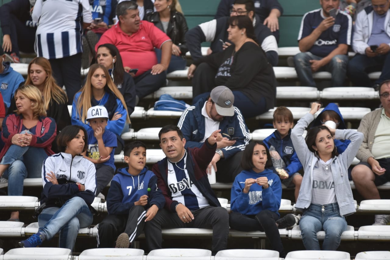 Talleres le ganó en los penales a San Martín de San Juan y pasó a octavos de la Copa Superliga. Fotos: Lucho Casalla.