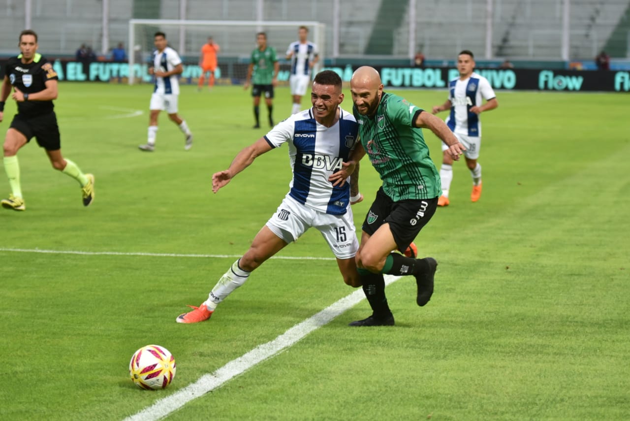 Talleres le ganó en los penales a San Martín de San Juan y pasó a octavos de la Copa Superliga. Fotos: Lucho Casalla.