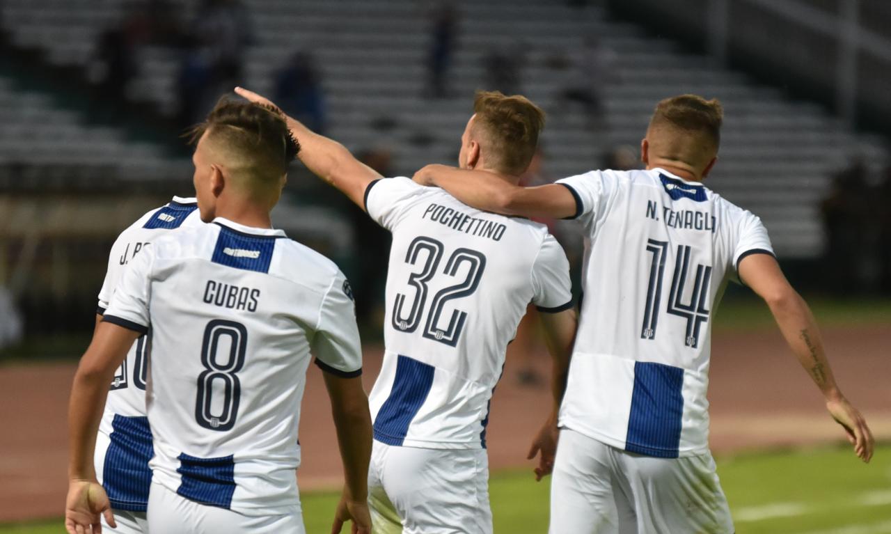 Talleres le ganó en los penales a San Martín de San Juan y pasó a octavos de la Copa Superliga. Fotos: Lucho Casalla.