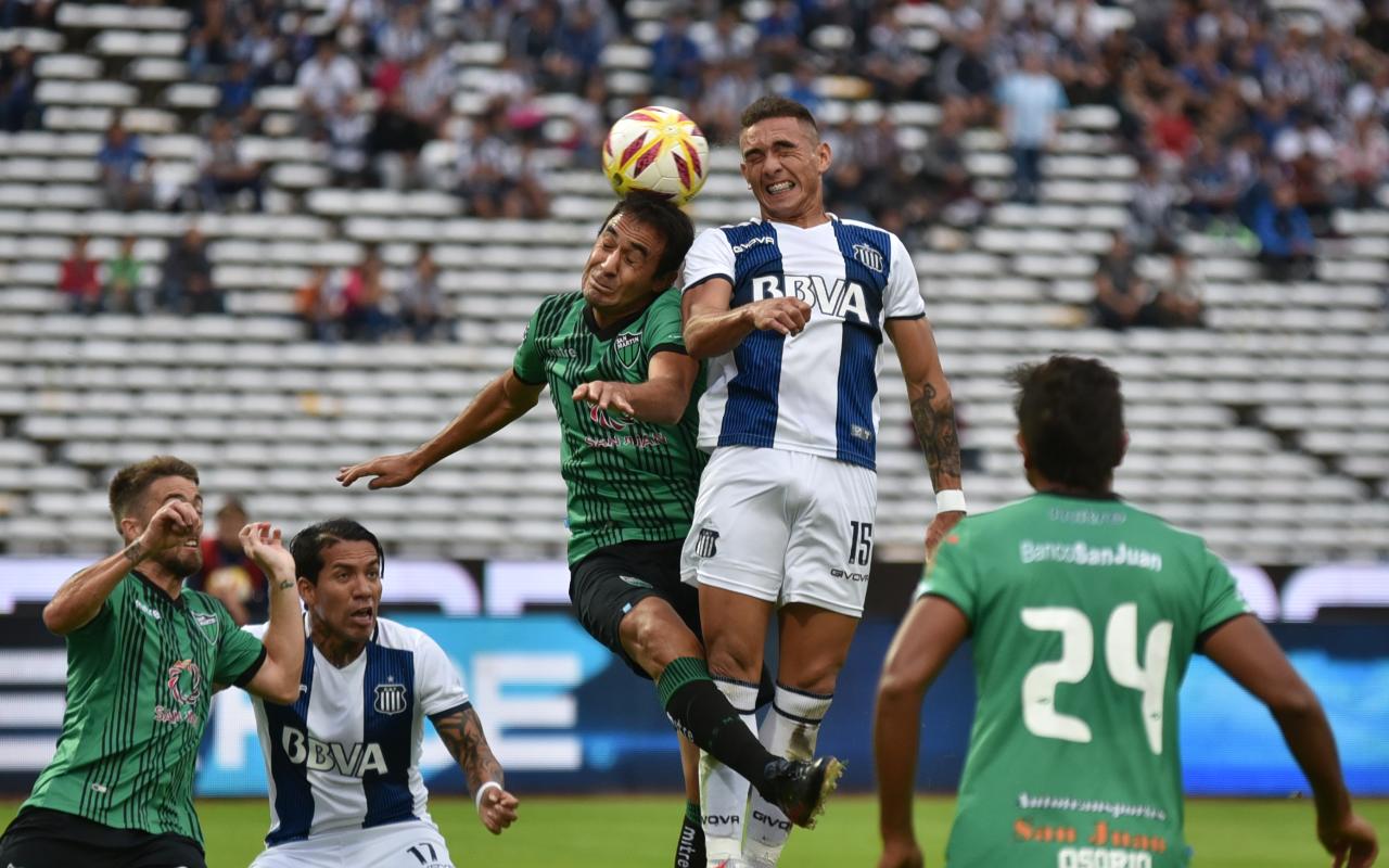 Talleres le ganó en los penales a San Martín de San Juan y pasó a octavos de la Copa Superliga. Fotos: Lucho Casalla.