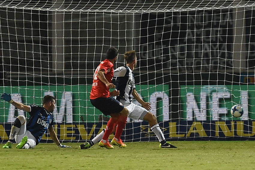 Talleres no tuvo su mejor noche ante Independiente. Foto: Lucio Casalla / ElDoce.tv.