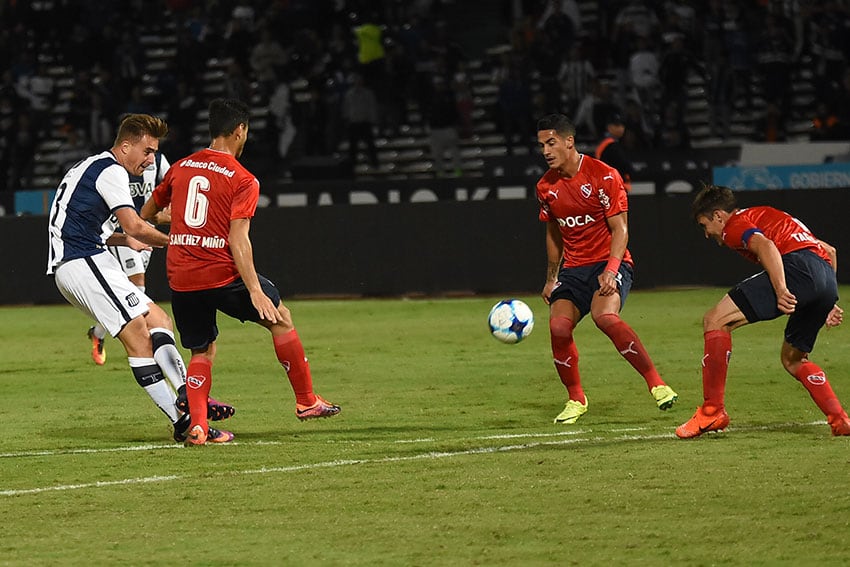 Talleres no tuvo su mejor noche ante Independiente. Foto: Lucio Casalla / ElDoce.tv.