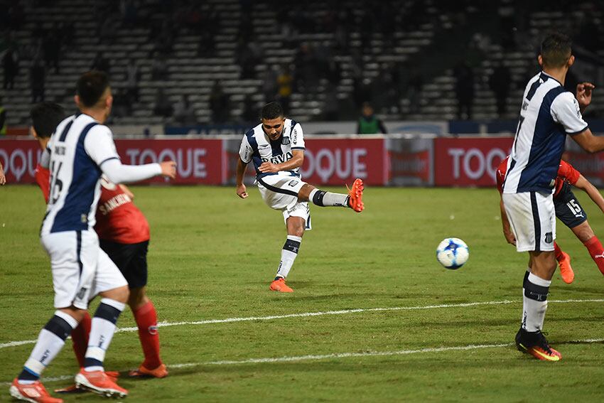 Talleres no tuvo su mejor noche ante Independiente. Foto: Lucio Casalla / ElDoce.tv.