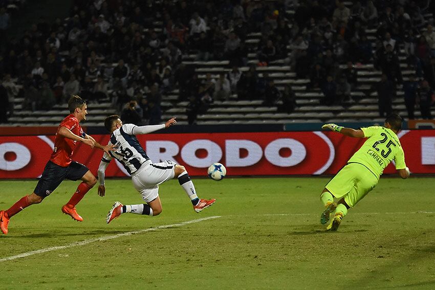 Talleres no tuvo su mejor noche ante Independiente. Foto: Lucio Casalla / ElDoce.tv.