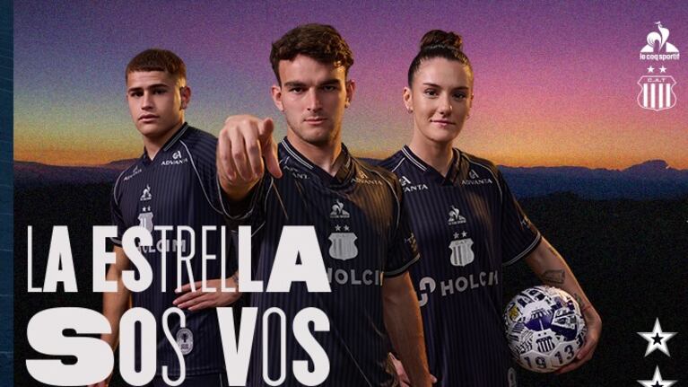 Talleres presentó una camiseta nueva.