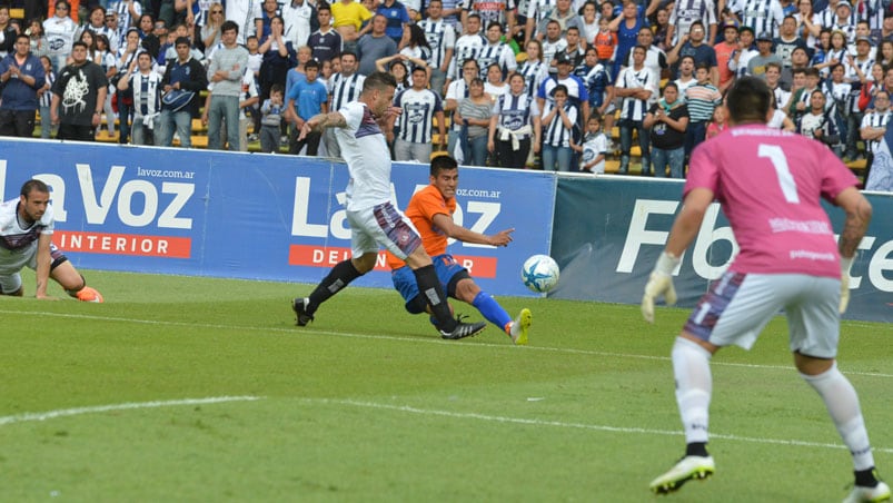 Talleres recibió a Unión Aconquija en un Kempes repleto. Foto: Lucio Casalla / ElDoce.tv.