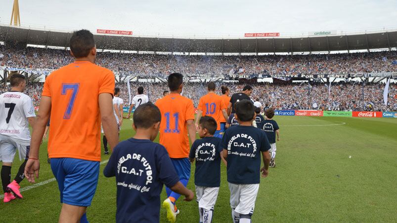 Talleres recibió a Unión Aconquija en un Kempes repleto. Foto: Lucio Casalla / ElDoce.tv.