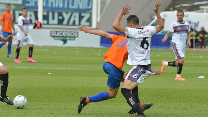 Talleres recibió a Unión Aconquija en un Kempes repleto. Foto: Lucio Casalla / ElDoce.tv.