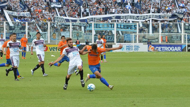 Talleres recibió a Unión Aconquija en un Kempes repleto. Foto: Lucio Casalla / ElDoce.tv.