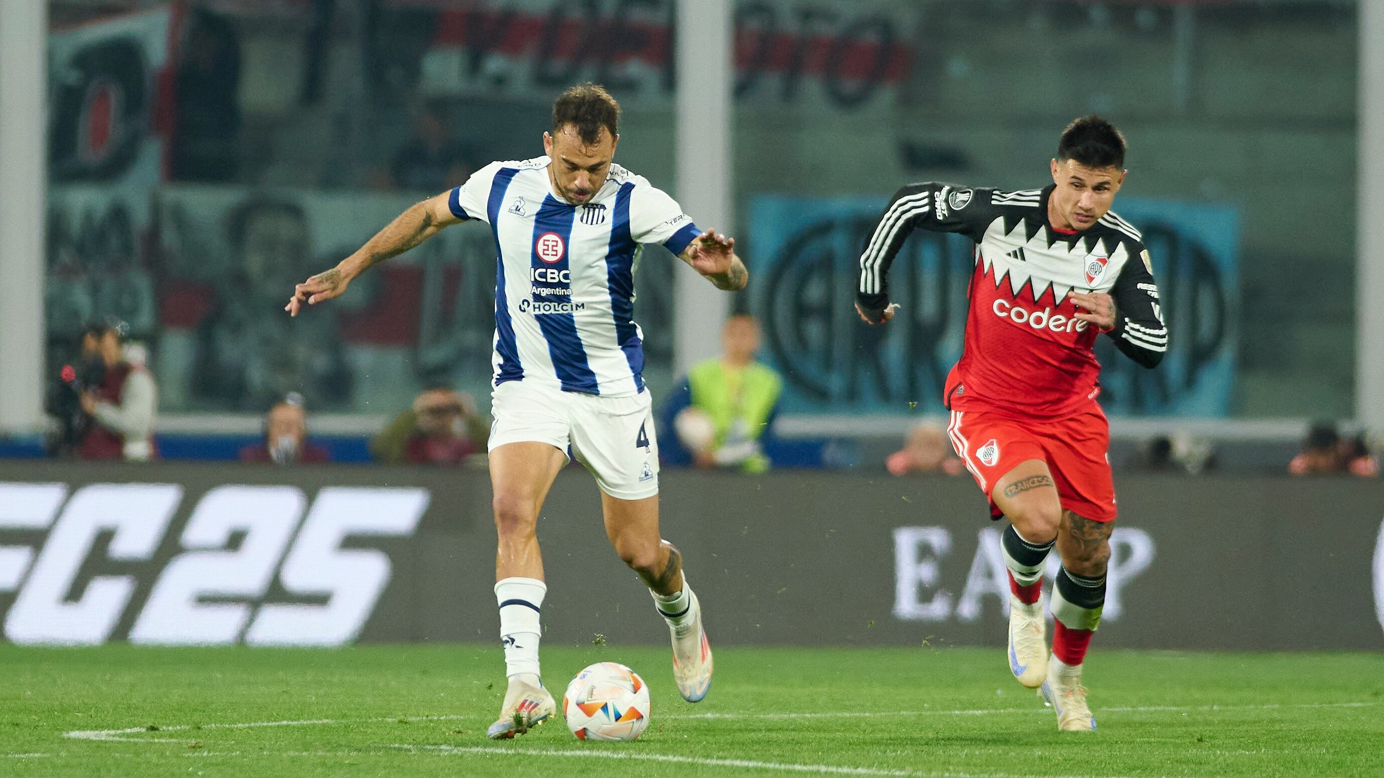 Talleres-River en el Kempes.