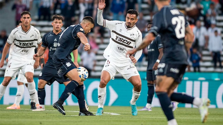 Talleres se mide ante Platense en un partido clave por la permanencia.
