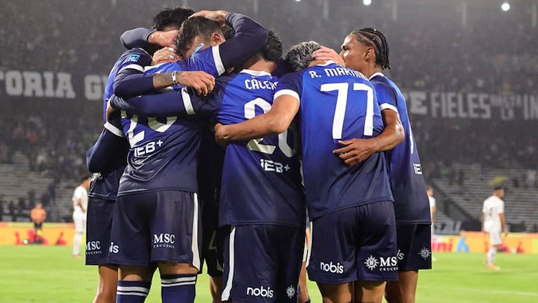 Talleres superó 2 a 0 a Riestra tras el diluvio en el Kempes y se afianza en puestos de clasificación