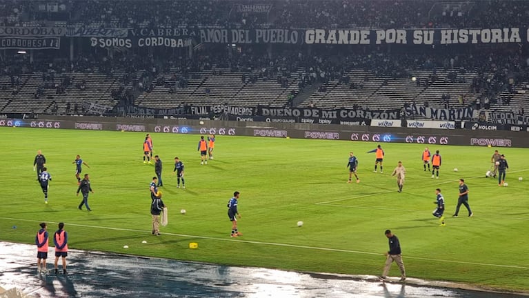 Talleres y Riestra se juega tras la lluvia.