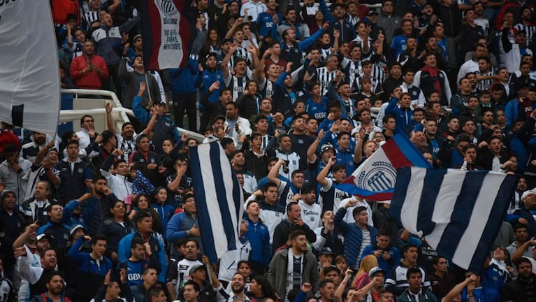 Talleres y un banderazo para apoyar a los jugadores de cara a la Supercopa Internacional. / Foto: ElDoce.tv