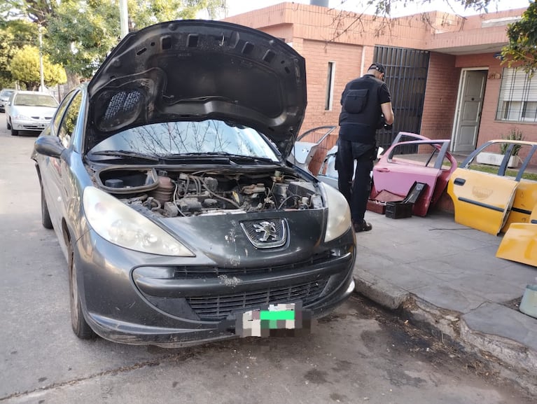 También había un auto robado.