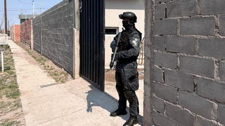 También se allanaron las casas de los detenidos.